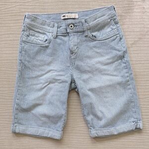 Women’s Levi’s Shorts Size 4